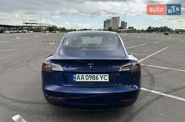 Седан Tesla Model 3 2022 в 