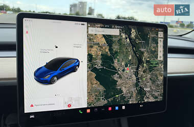 Седан Tesla Model 3 2022 в 