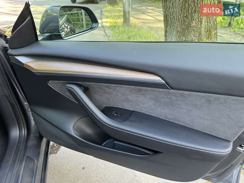 Седан Tesla Model 3 2022 в Львове