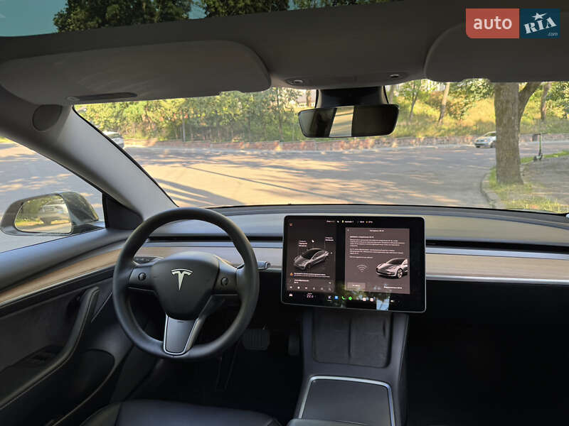 Седан Tesla Model 3 2022 в Львове