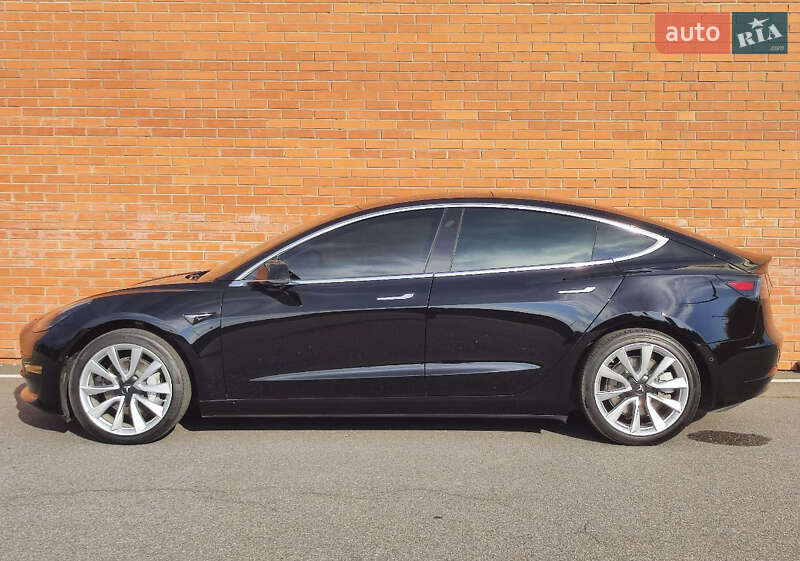 Седан Tesla Model 3 2019 в Киеве