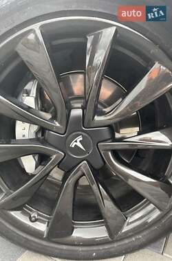 Седан Tesla Model 3 2019 в 