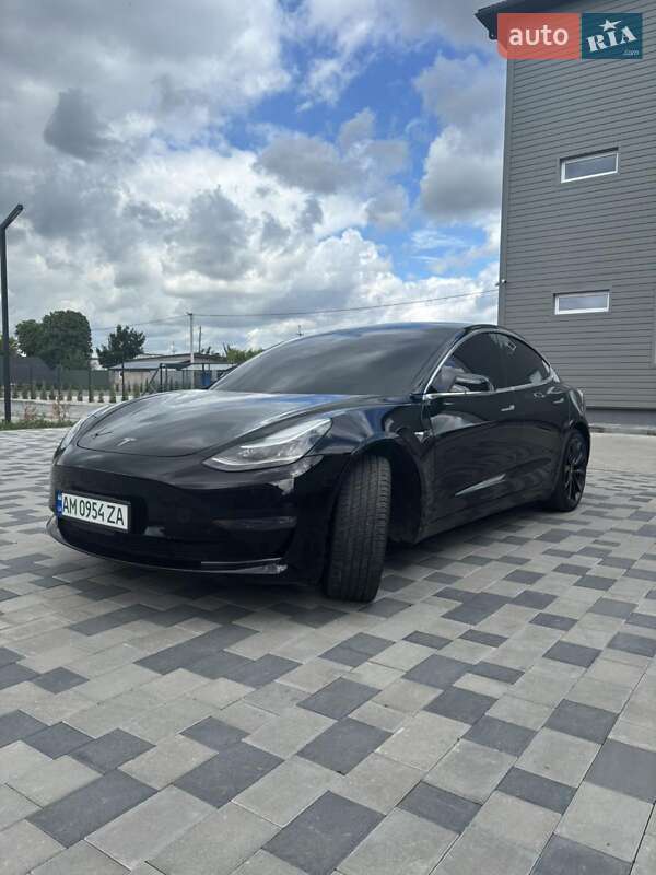 Седан Tesla Model 3 2019 в Сарнах