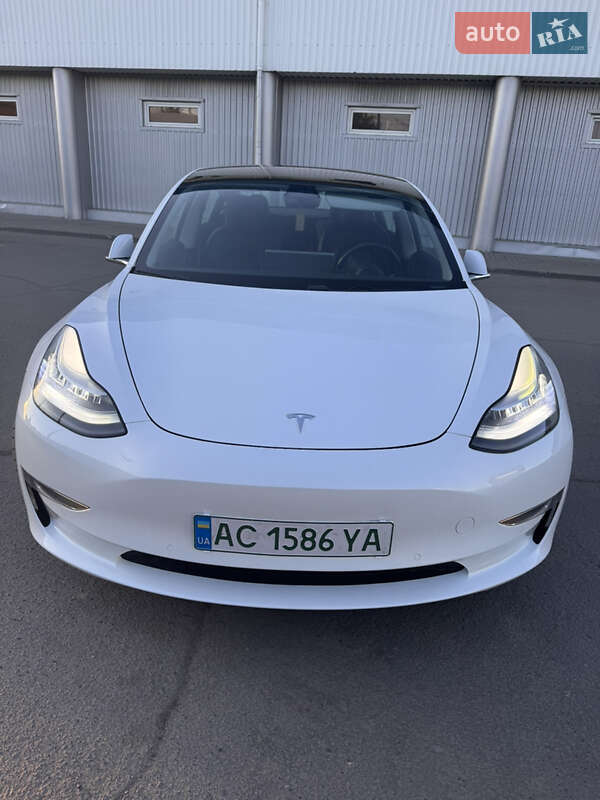 Седан Tesla Model 3 2018 в Луцке