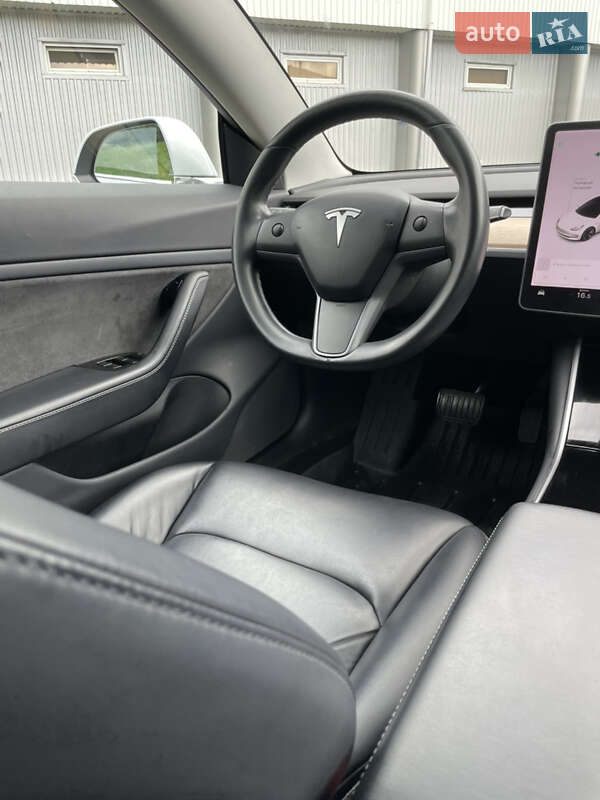 Седан Tesla Model 3 2018 в Луцке