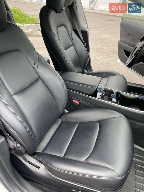 Седан Tesla Model 3 2018 в Луцке