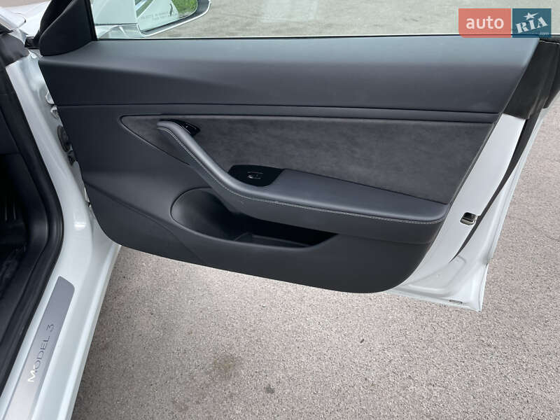 Седан Tesla Model 3 2018 в Луцке