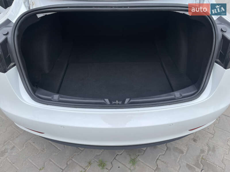 Седан Tesla Model 3 2018 в Луцке