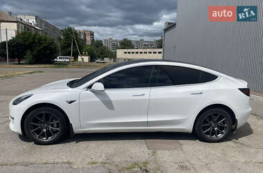 Седан Tesla Model 3 2019 в 