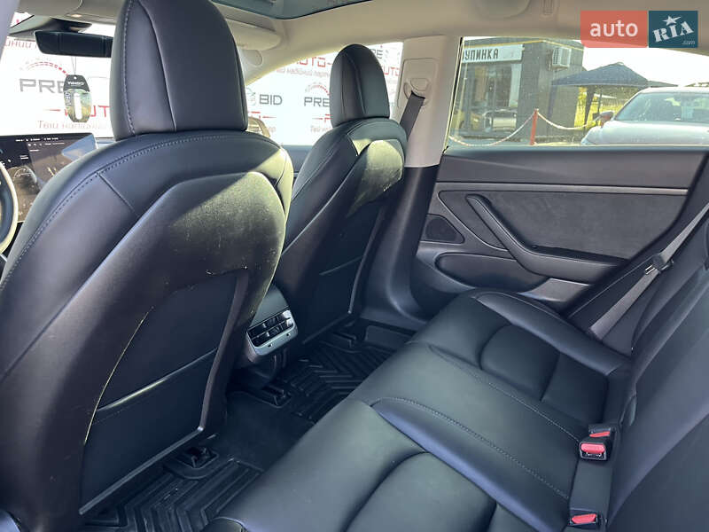 Седан Tesla Model 3 2019 в Львові