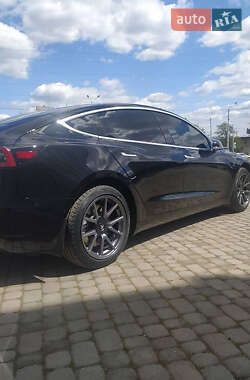 Седан Tesla Model 3 2020 в 