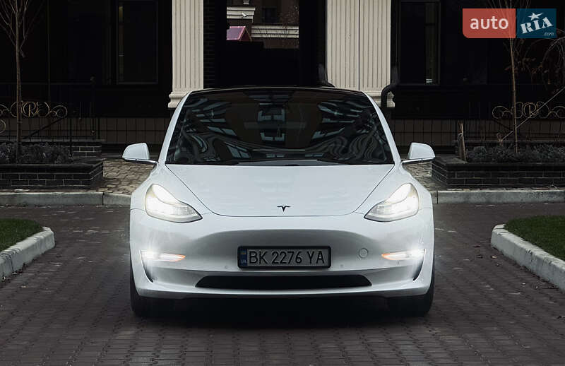 Седан Tesla Model 3 2018 в Киеве