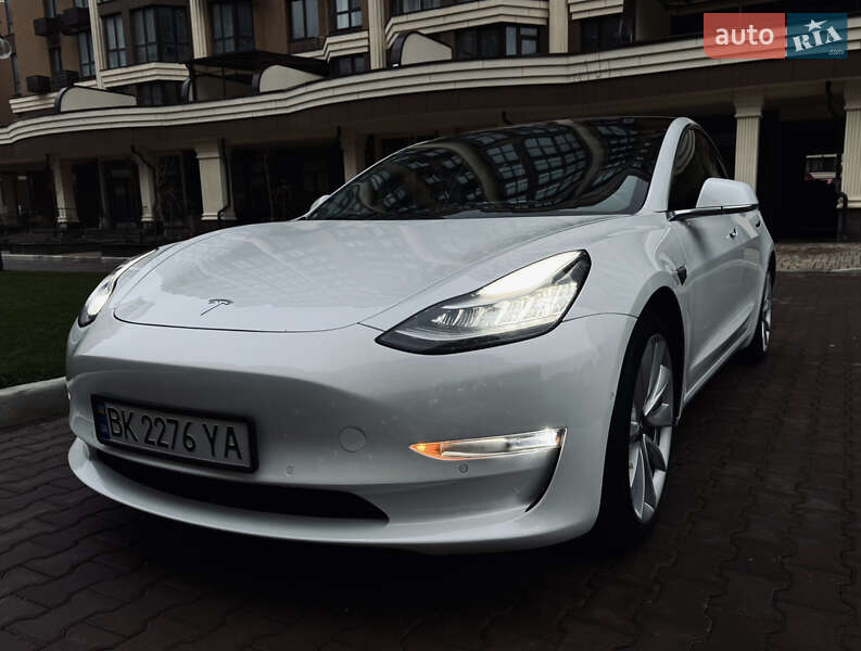 Седан Tesla Model 3 2018 в Киеве