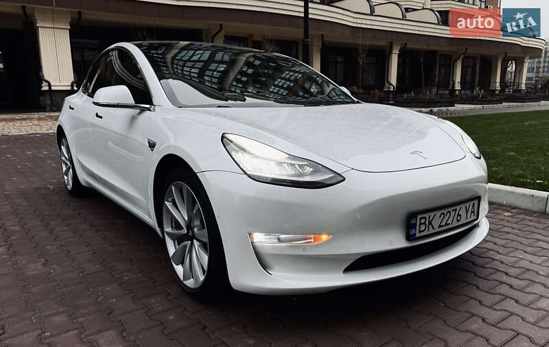 Седан Tesla Model 3 2018 в Киеве