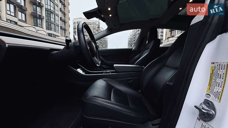 Седан Tesla Model 3 2018 в Киеве