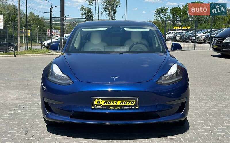 Седан Tesla Model 3 2019 в Черновцах