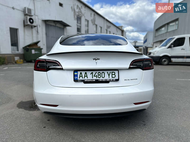 Седан Tesla Model 3 2021 в Киеве