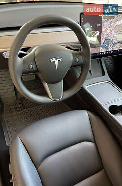 Седан Tesla Model 3 2023 в 