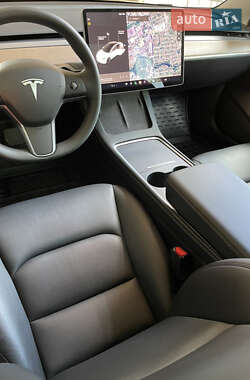 Седан Tesla Model 3 2023 в 