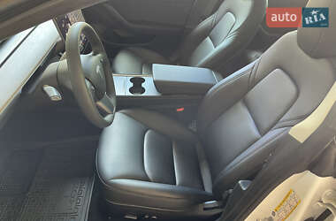 Седан Tesla Model 3 2023 в 