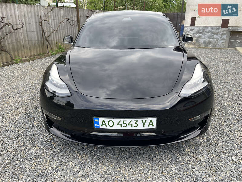 Седан Tesla Model 3 2020 в Ужгороді
