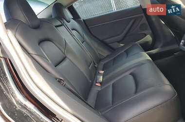 Седан Tesla Model 3 2021 в 