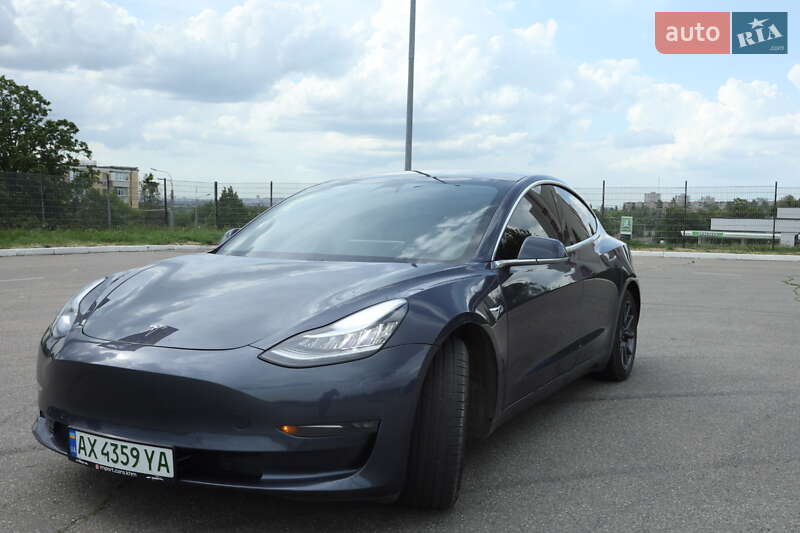 Tesla Model 3 2020