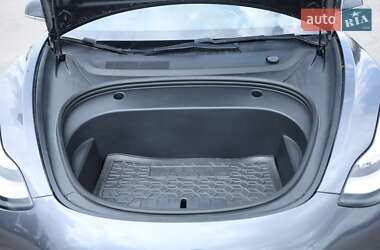 Седан Tesla Model 3 2020 в 