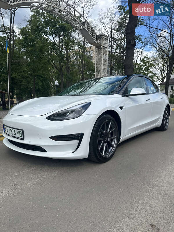Седан Tesla Model 3 2022 в Киеве