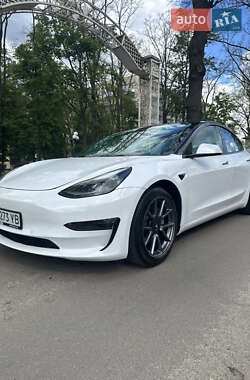 Седан Tesla Model 3 2022 в 
