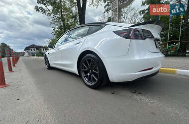 Седан Tesla Model 3 2022 в 