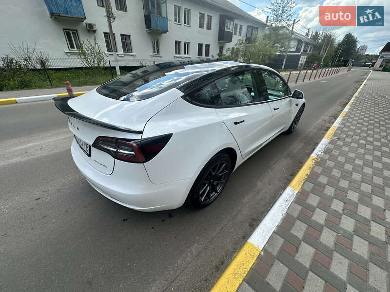 Седан Tesla Model 3 2022 в Киеве