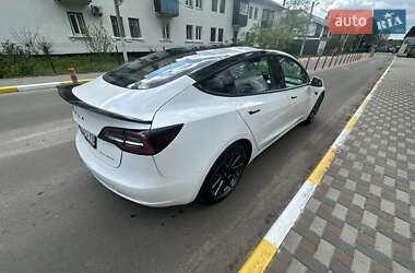 Седан Tesla Model 3 2022 в 