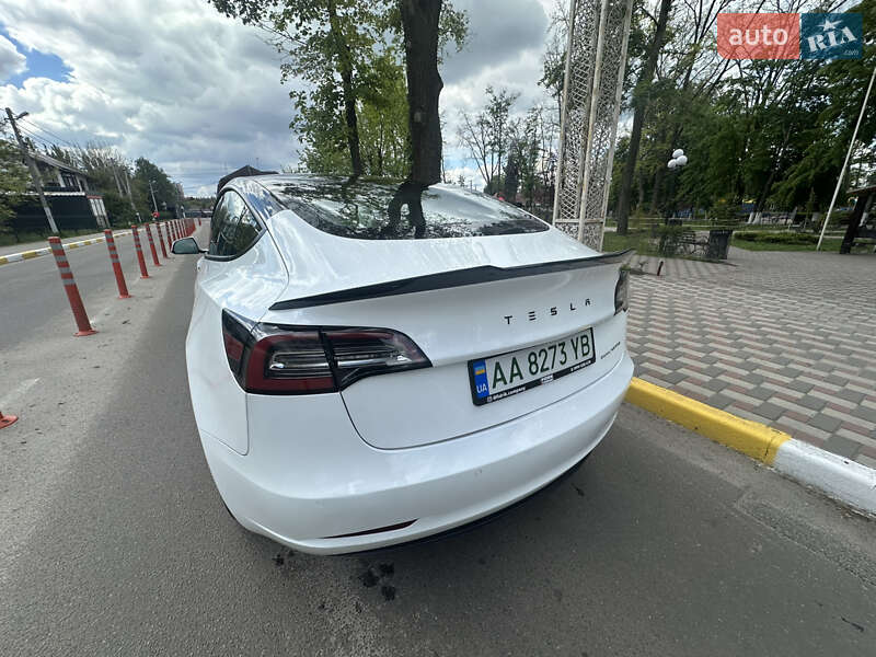 Седан Tesla Model 3 2022 в Киеве