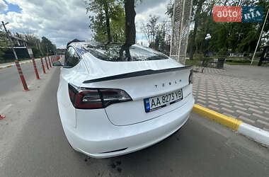 Седан Tesla Model 3 2022 в 