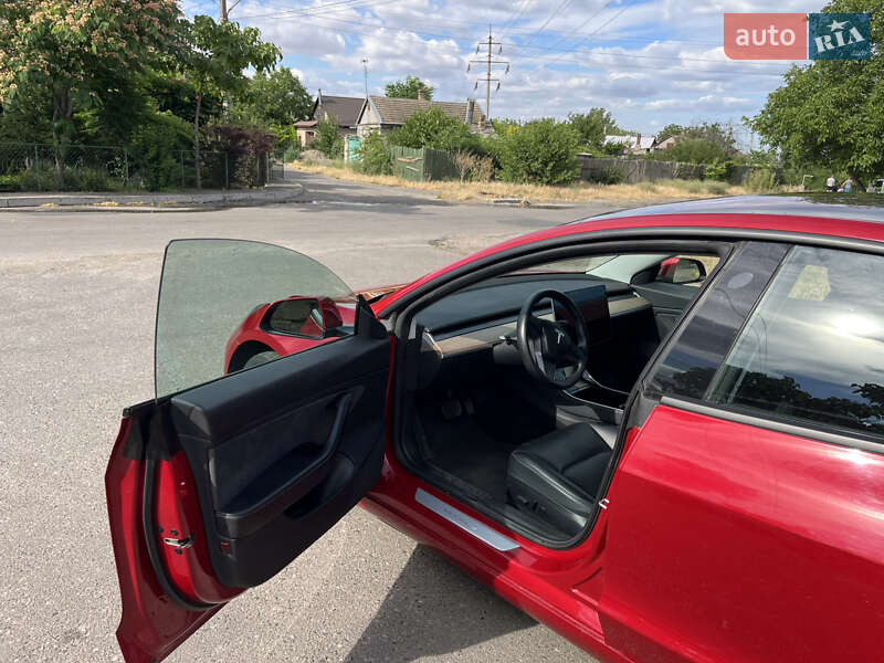 Седан Tesla Model 3 2019 в Одессе