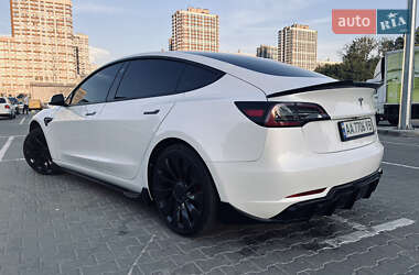 Седан Tesla Model 3 2022 в 