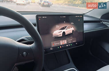 Седан Tesla Model 3 2022 в 