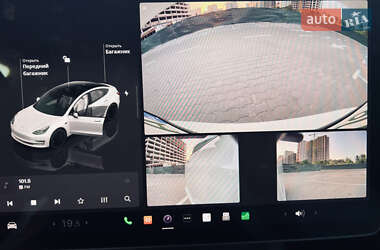 Седан Tesla Model 3 2022 в 