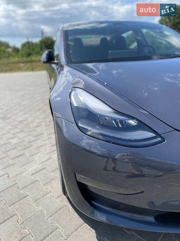 Седан Tesla Model 3 2022 в Звягелі