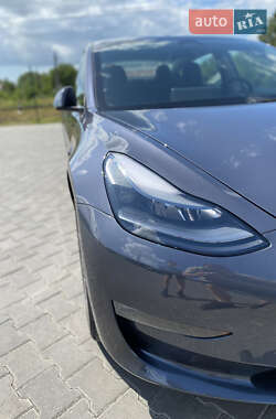 Седан Tesla Model 3 2022 в 