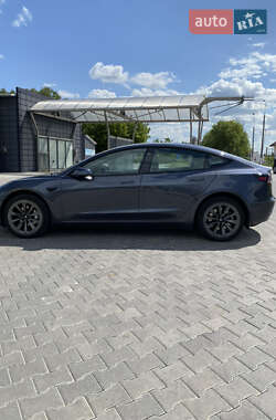 Седан Tesla Model 3 2022 в 