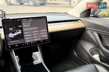 Седан Tesla Model 3 2019 в 