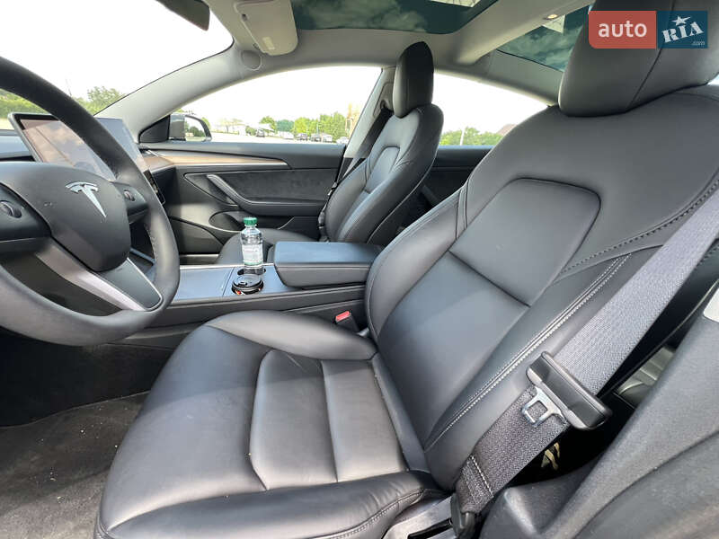 Седан Tesla Model 3 2021 в Одесі