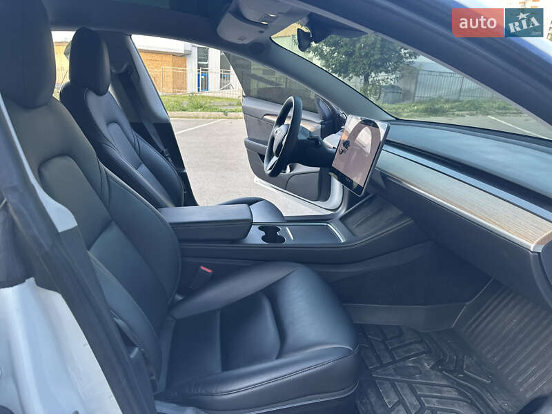 Седан Tesla Model 3 2021 в Киеве