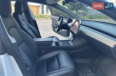Седан Tesla Model 3 2021 в 