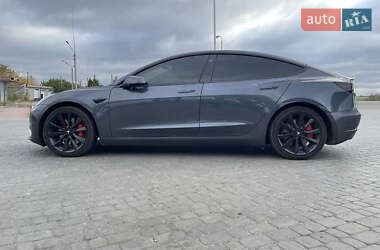 Седан Tesla Model 3 2022 в 