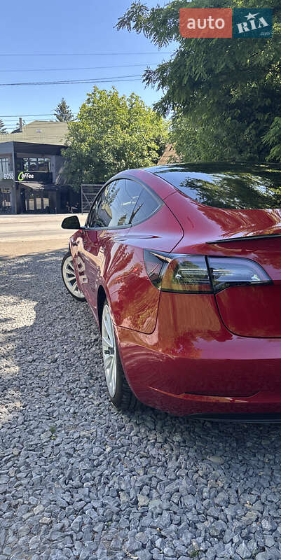 Седан Tesla Model 3 2022 в Чернівцях