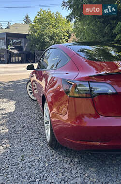 Седан Tesla Model 3 2022 в 