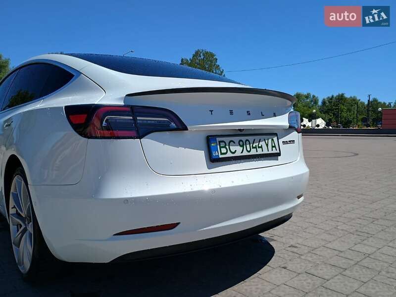 Седан Tesla Model 3 2019 в Самборі